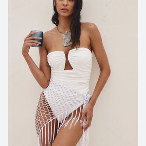 Elegant White Strapless Women's Swimsuit